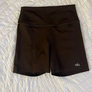Alo airlift 5 inch biker shorts size medium